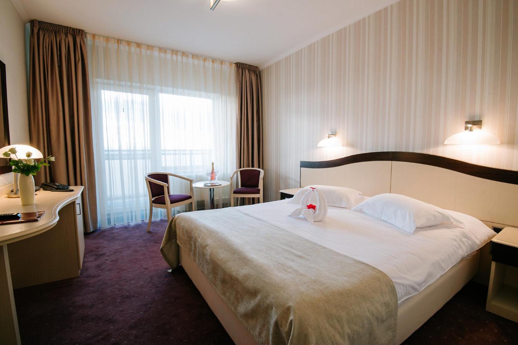 Caprioara Spa&Wellness Resort Ковасна Екстериор снимка